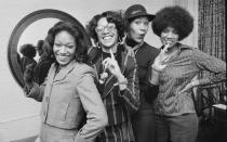 Ein Familienunternehmen: June, Bonnie, Anita und Ruth Pointer (von links) waren tatsächlich Schwestern. Als R'n'B-Quartett Pointer Sisters gelangen ihnen in den 70er- und 80e-Jahren zahlreiche Welthits wie "Fire" (geschrieben von Bruce Springsteen), "I'm So Excited" und "Jump (For My Love)". (Bild: Stroud/Daily Express/Hulton Archive/Getty Images)