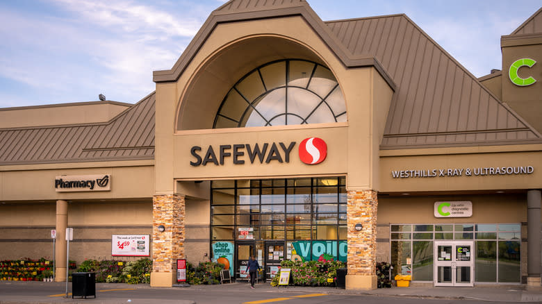 Safeway store front