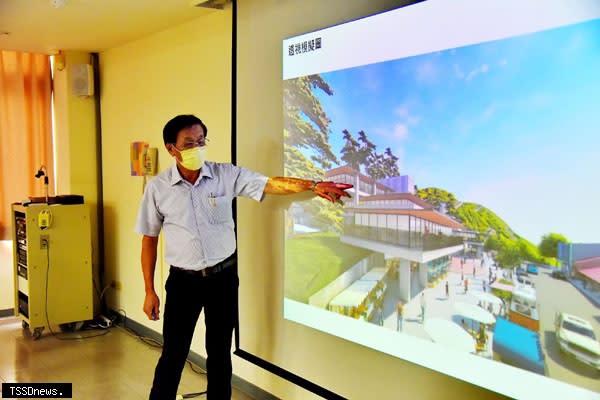 南投縣長林明溱提出增加遊覽車及小型車停車位、農產展售館及行政區等多項意見指示原民局與檢築師討論調整。<br /><br />（記者蔡榮宗攝）