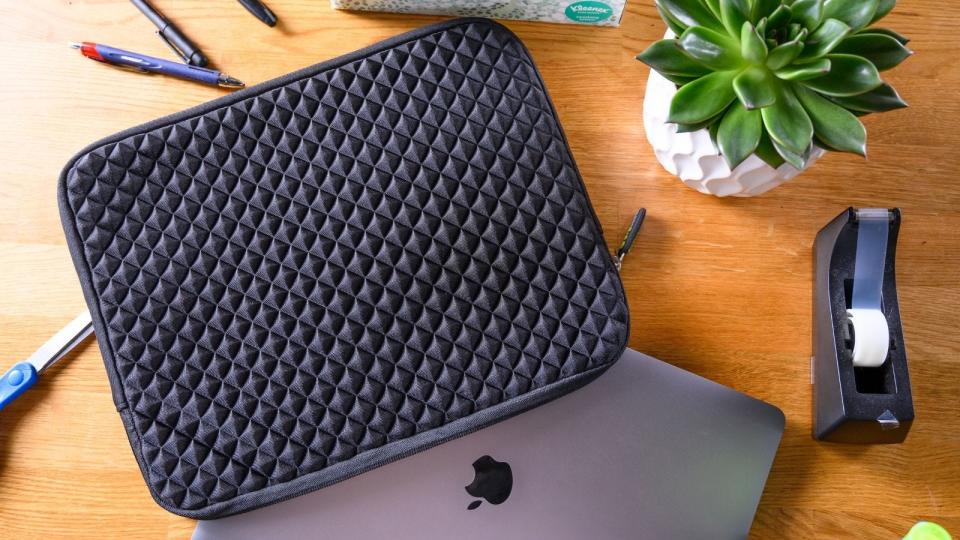 Best gifts for travelers: Evecase laptop sleeve