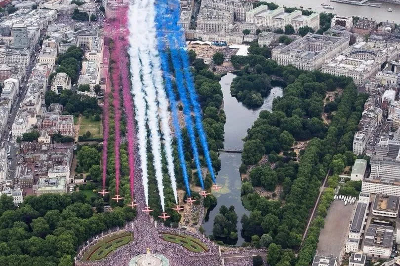 Red Arrows flying over Buckingham Palace