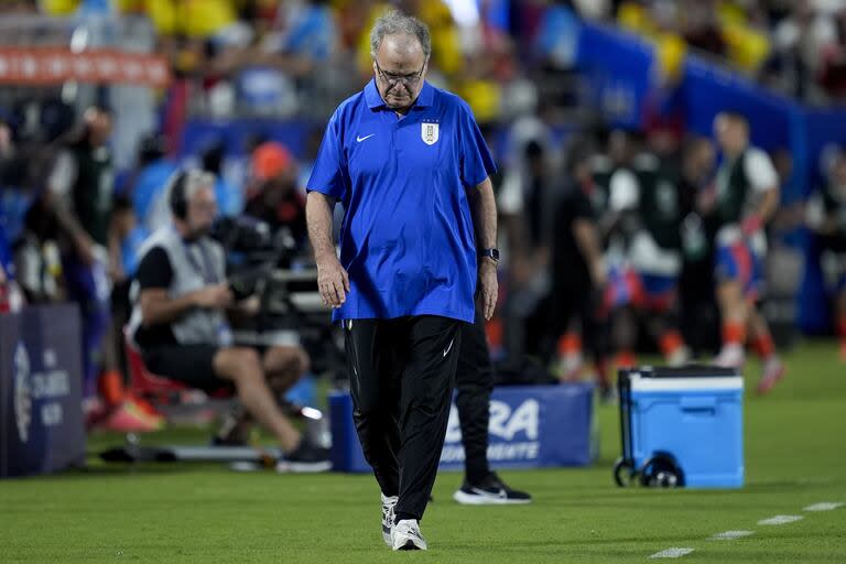 La derrota de Uruguay frente a Colombia derribó la ilusión de los charrúas y Marcelo Bielsa se responsabilizó por la no clasificación para la final