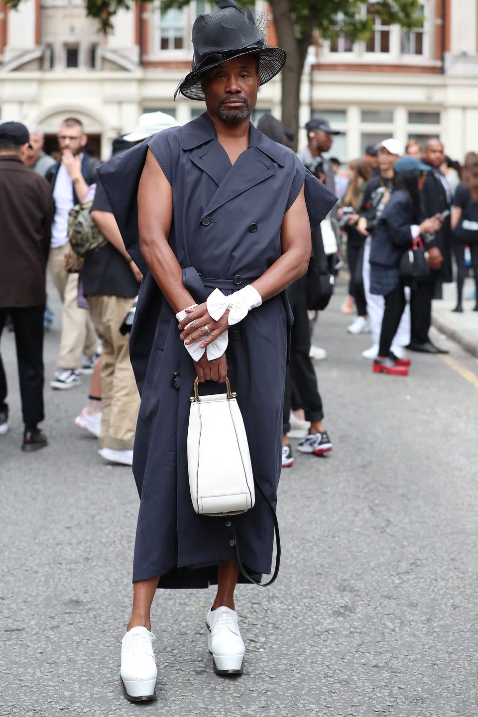 <p>The actor attended fashion week on the fourth day wearing a coat designed by JW Anderson, a black hat by Stephen Jones Millinery, gloves by Wing Weft Gloves and carried a bag, also designed by Anderson. <br></p>