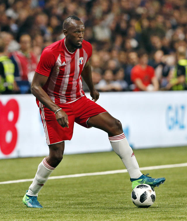 Usain vuelve a probar el fútbol