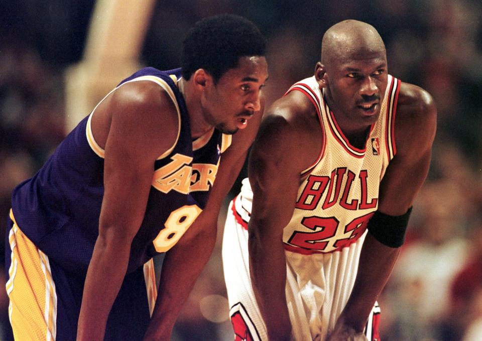 Los Angeles Lakers guard Kobe Bryant(L) and Chicago Bulls guard Michael Jordan(R) talk during a free-throw attempt during the fourth quarter 17 December at the United Center in Chicago. Bryant, who is 19 and bypassed college basketball to play in the NBA, scored a team-high 33 points off the bench, and Jordan scored a team-high 36 points. The Bulls defeated the Lakers 104-83.  AFP PHOTO  VINCENT LAFORET (Photo by VINCENT LAFORET / AFP)        (Photo credit should read VINCENT LAFORET/AFP via Getty Images)