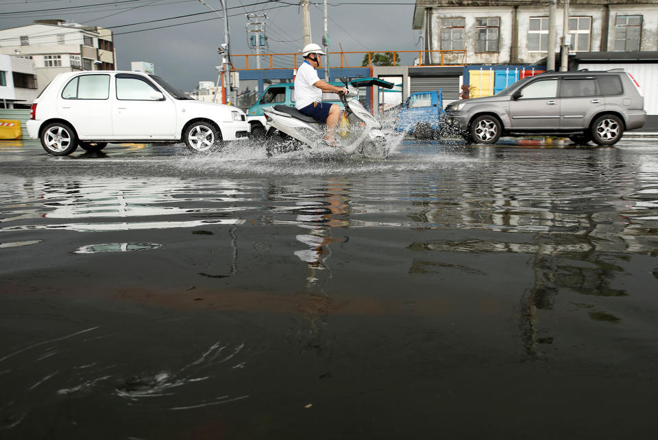 Typhoon Megi hits eastern China and Taiwan