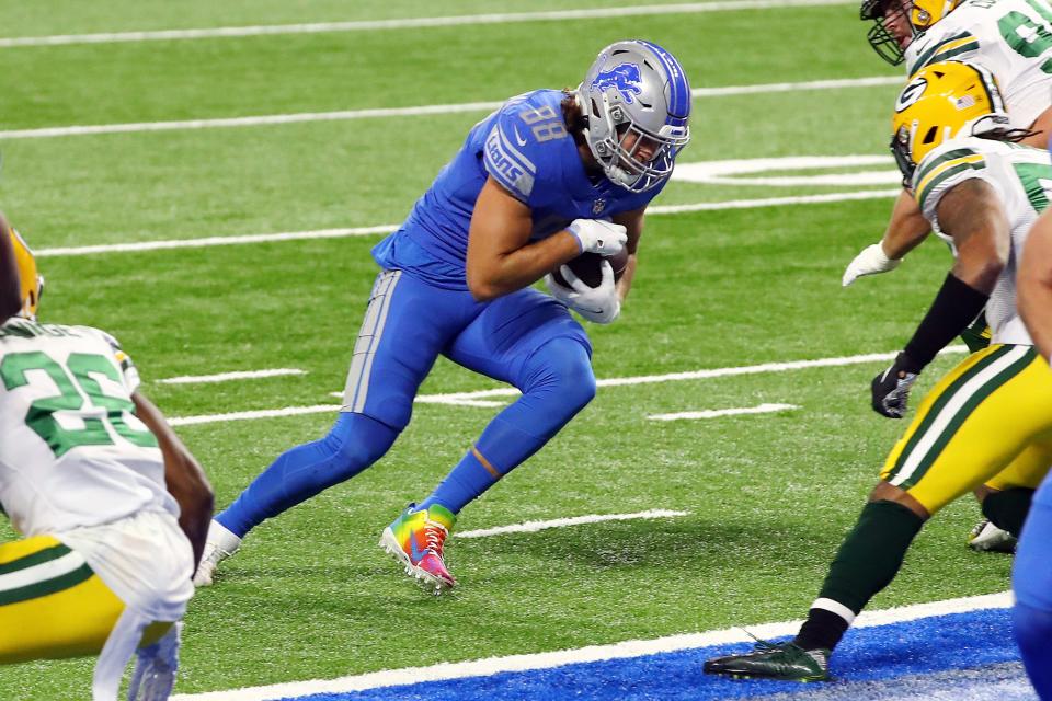 Detroit Lions' T.J. Hockenson scores a 1-yard touchdown during the first quarter against the Green Bay Packers at Ford Field, Dec. 13, 2020.