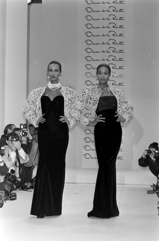 Iman and Naomi Campbell walk Oscar de la Renta Fall 1988<p>Photo: George Chinsee/WWD/Penske Media via Getty Images</p>