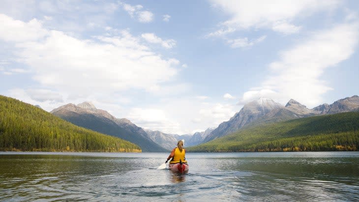 paddling lake mountains