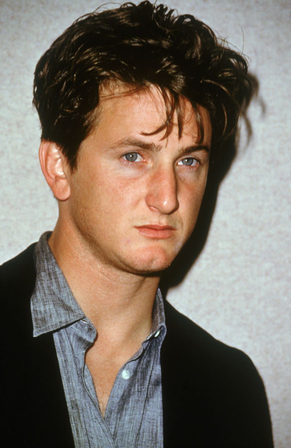 <p>Hollywood's bad boy, Sean Penn, wore his dark hair long in the front and short in the back during his heyday. </p>