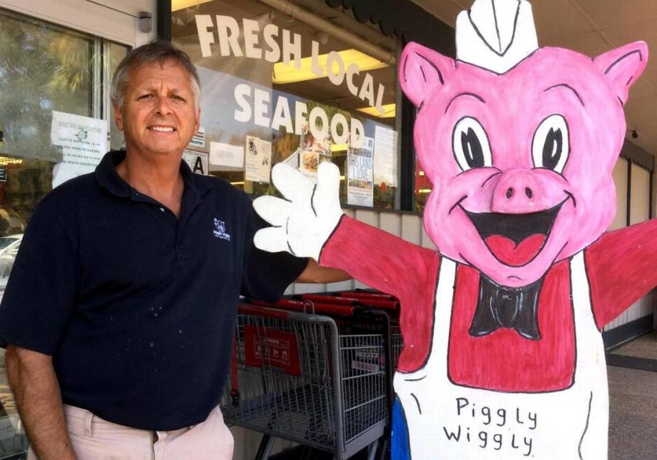 David Martin, owner of Piggly Wiggly at Coligny Plaza, poses outside his store on Sept. 6, 2016, on Hilton Head Island. Wade Livingston/wlivingston@islandpacket.com