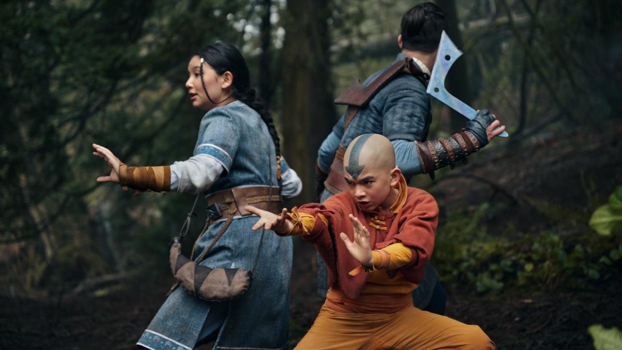  Avatar: The Last Airbender. (L to R) Kiawentiio as Katara, Gordon Cormier as Aang, Ian Ousley as Sokka in season 1 of Avatar: The Last Airbender. Cr. Robert Falconer/Netflix © 2023. 