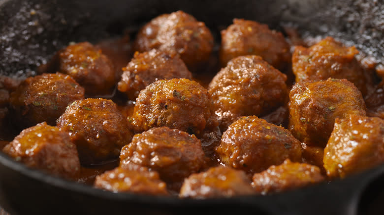 Meatballs in tomato sauce