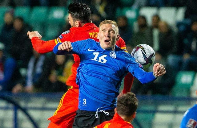 Kieffer Moore, left, fights for the ball with Estonia’s Joonas Tamm 