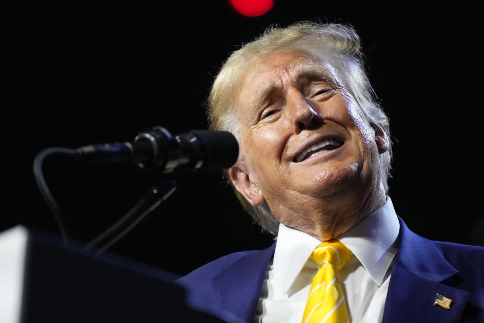 Donald Trump en un mitin en Arizona. (AP Photo/Rick Scuteri)