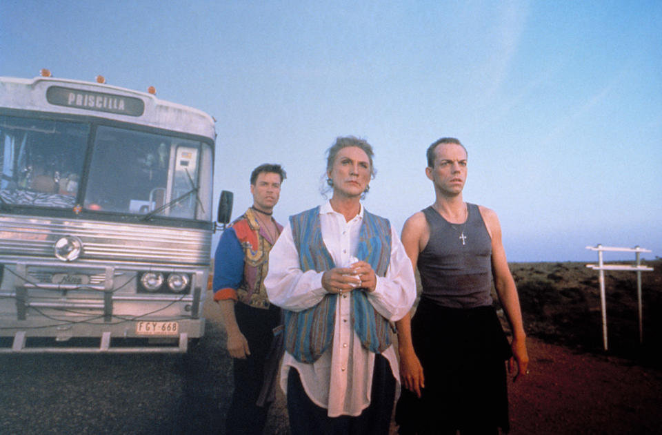 (L-R) Guy Pearce, Terence Stamp and Hugo Weaving in ‘Priscilla’