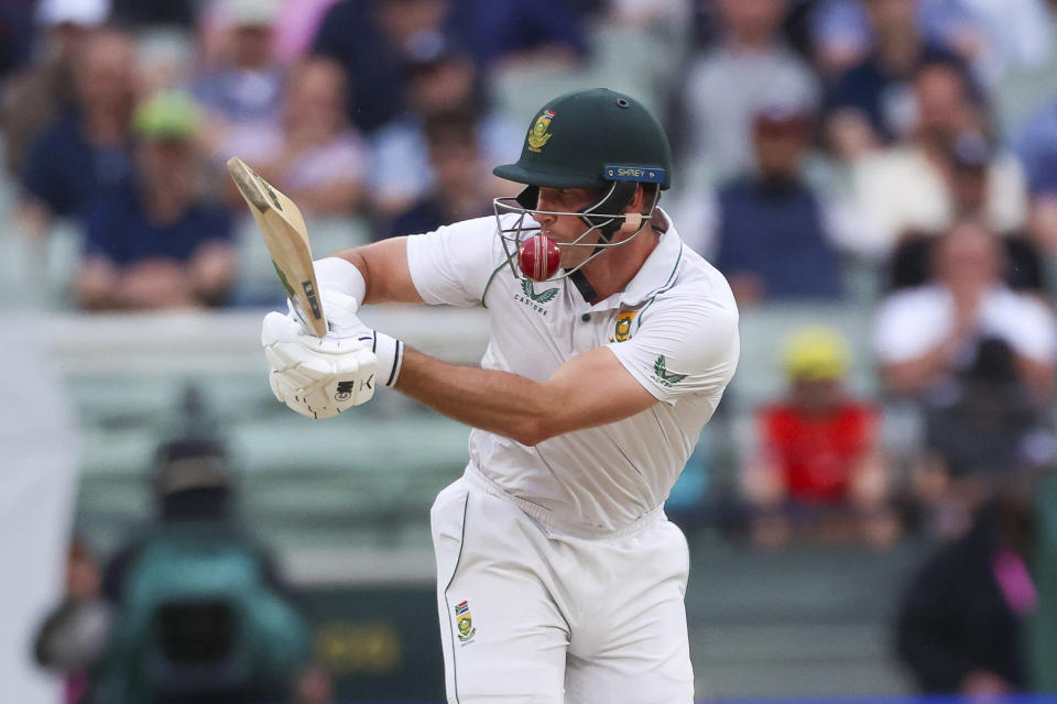 South Africa's Sarel Erwee bats during the second cricket test between South Africa and Australia at the Melbourne Cricket Ground, Australia, Wednesday, Dec. 28, 2022. (AP Photo/Asanka Brendon Ratnayake)