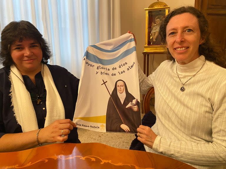 También viajaron a Roma Fernanda González, laica consagrada y responsable de la Casa de Ejercicios Espirituales, y Dolores Rodríguez del Busto, que está al frente del refugio para mujeres solas 