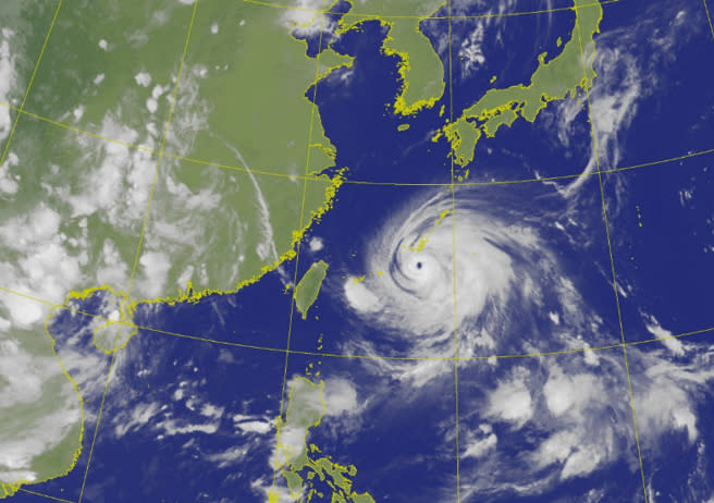 氣象局發布卡努颱風海上颱風警報。(圖／氣象局)