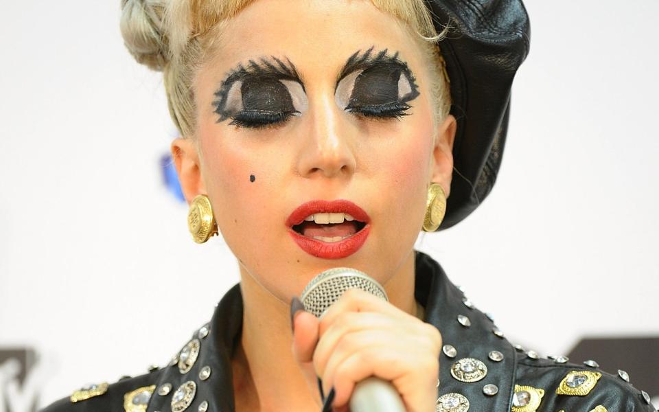 Augen auf den Augen hatte Lady Gaga beim MTV Video Music Aid in Japan 2011. Praktisch: So merkt keiner, wenn man mal kurz einnickt. (Bild: Hikaru Ogawa/Getty Images)