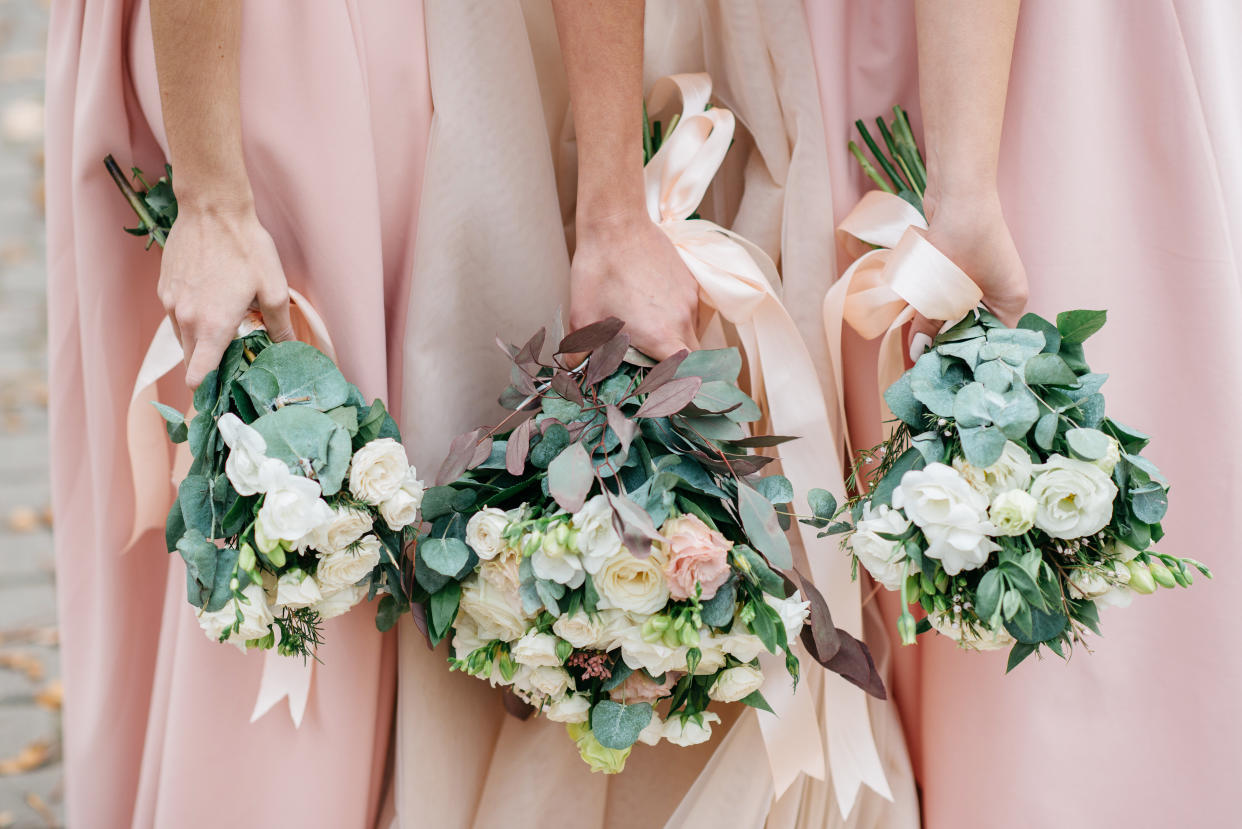 Wedding flowers in hand the bride and her bridesmaids. A feast for brides