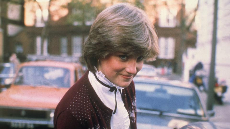 32 of the best Princess Diana Quotes - Young Diana leaving her London flat