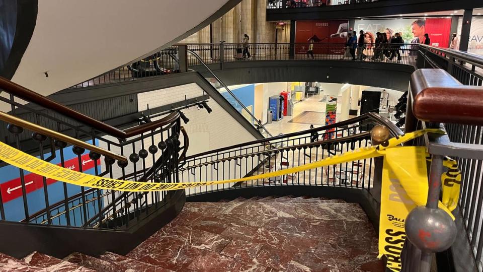 <div>Teenager stabbed in Union Station food court, injuries considered critical</div>