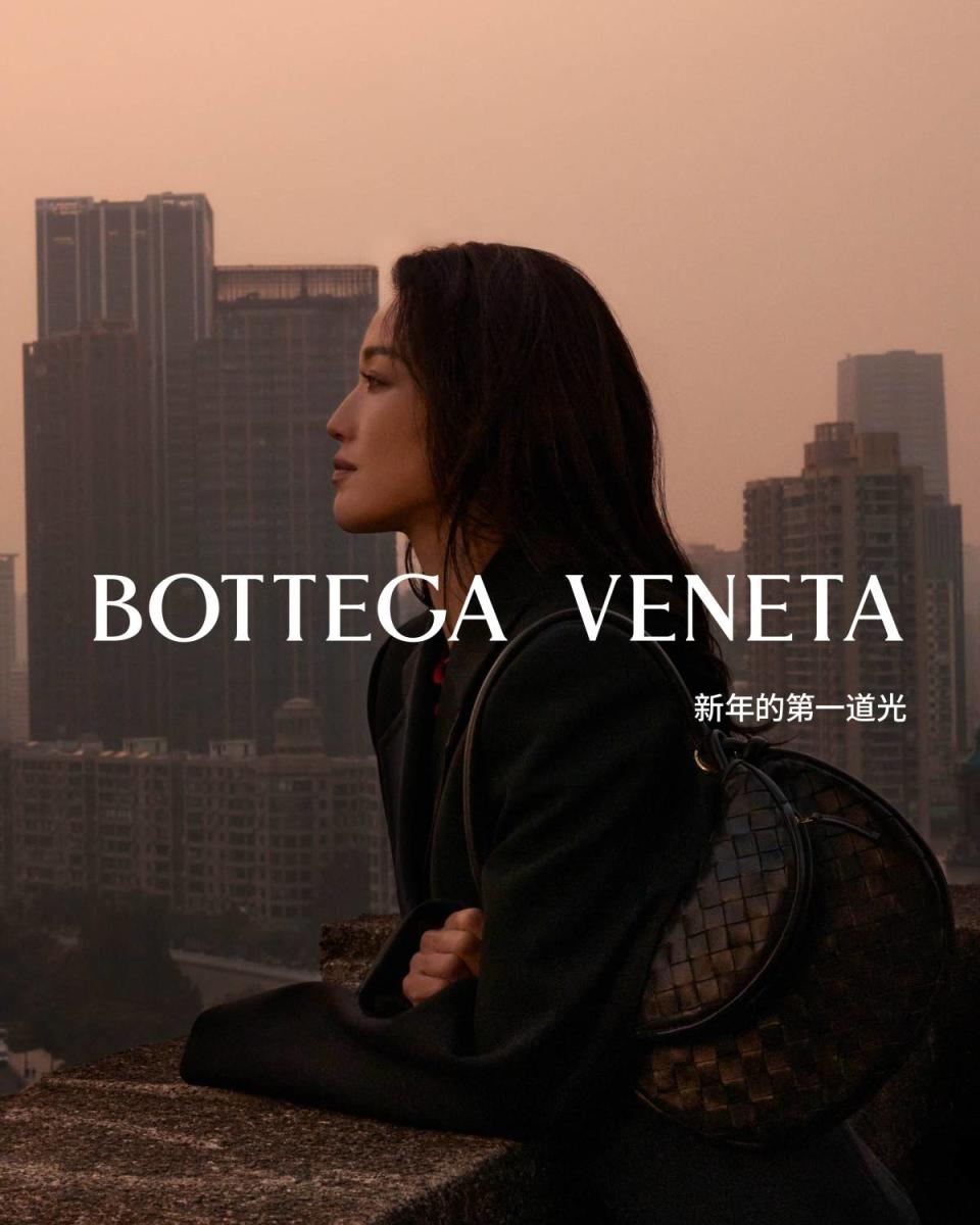 農曆新年2024｜舒淇絕美演繹Bottega Veneta龍年系列，盤點話題Gemelli「雙子包」、龍尾Jodie手袋