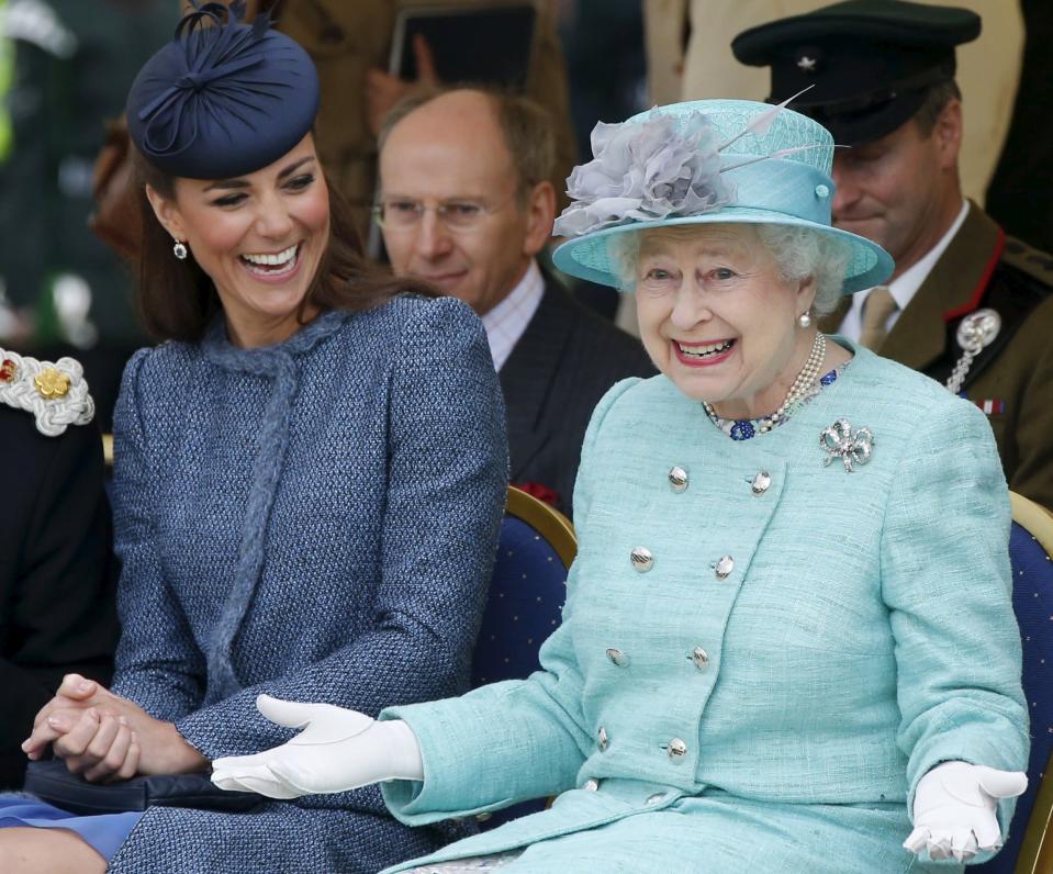 La reine partage un rire avec la duchesse de Cambridge - News 24