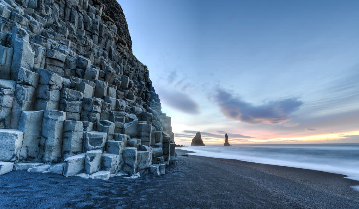Reynisdrangar rock formations on Reynisfjara Beach (Getty Images/iStockphoto)