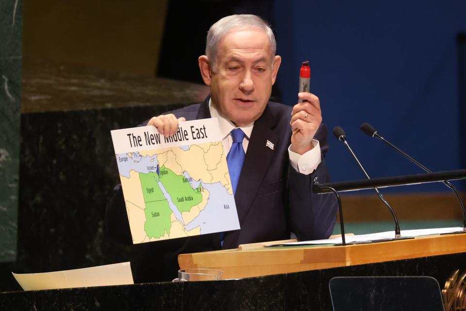 Benjamin Netanyahu holds up a marker and a map of the "New Middle East."