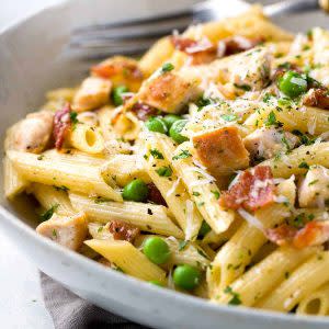 Pasta a la carbonara con pollo