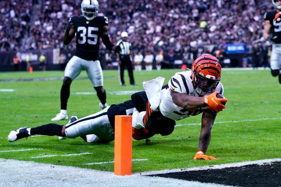 Cincinnati Bengals running back Joe Mixon scores a touchdown during the second quarter Sunday against the Raiders in Las Vegas.