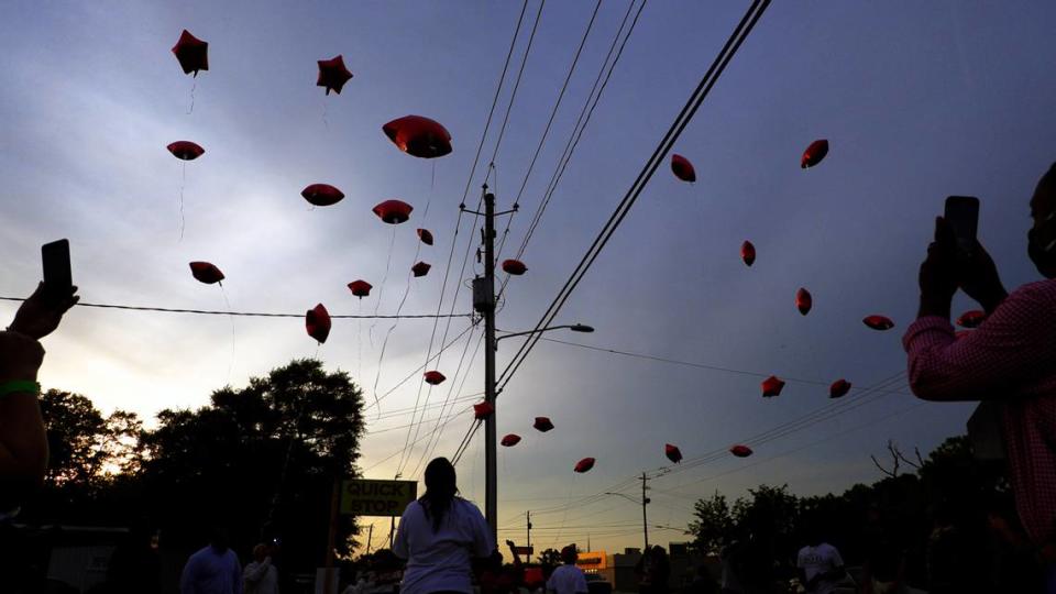 Family and friends of Dontrell Williams release balloons in his memory on April 27, 2021 at the Circle K convenience store at 5448 Forrest Rd. in Columbus, Georgia to remember what would have been Williams’ 28th birthday. Dontrell Williams was shot and killed in 2019 while working an overnight shift at this same store. Mike Haskey/mhaskey@ledger-enquirer.com