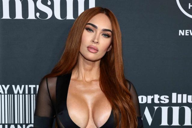 Megan Fox is a blonde bombshell in latest selfie