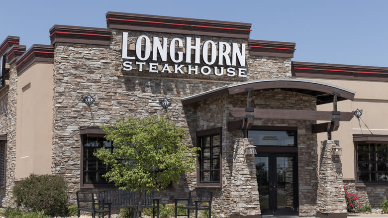 LongHorn Steakhouse exterior