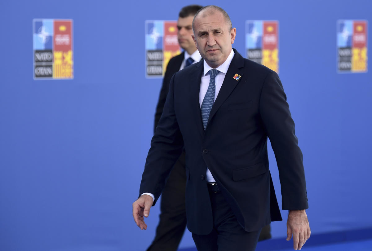 Българският президент иска трета страна да състави правителство