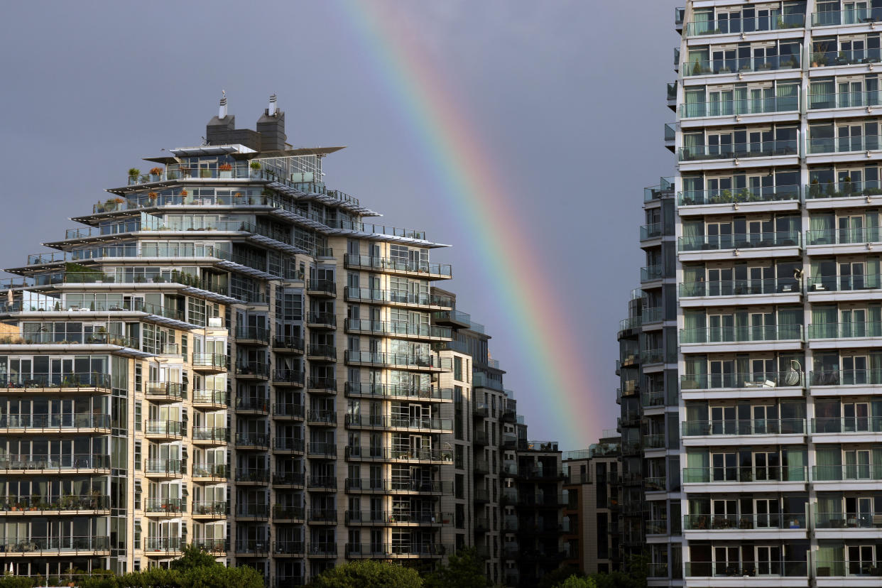 Ein Regenbogen über London im Sommer 2023 (Bild:  REUTERS/Kevin Coombs/Fil ephoto)