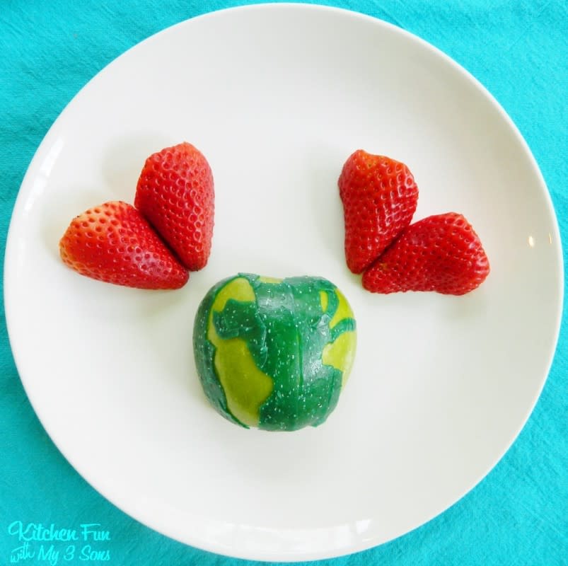 <p>Kitchen Fun With My 3 Sons</p><p>This fun Earth Day Fruit Snack is SO easy to make and a great way to get the kids to eat a healthy snack!</p><p>Directions <a href="http://www.kitchenfunwithmy3sons.com/2013/04/earth-day-fruit-snack.html" rel="nofollow noopener" target="_blank" data-ylk="slk:HERE;elm:context_link;itc:0;sec:content-canvas" class="link rapid-noclick-resp">HERE</a></p>