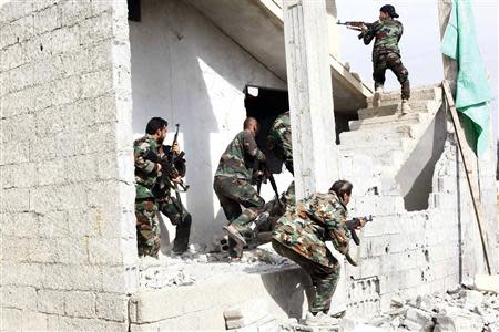 Shi'ite fighters, who support Syrian President Bashar al-Assad, search for rebels from house to house in the countryside near Damascus November 22, 2013. REUTERS/Alaa Al-Marjani