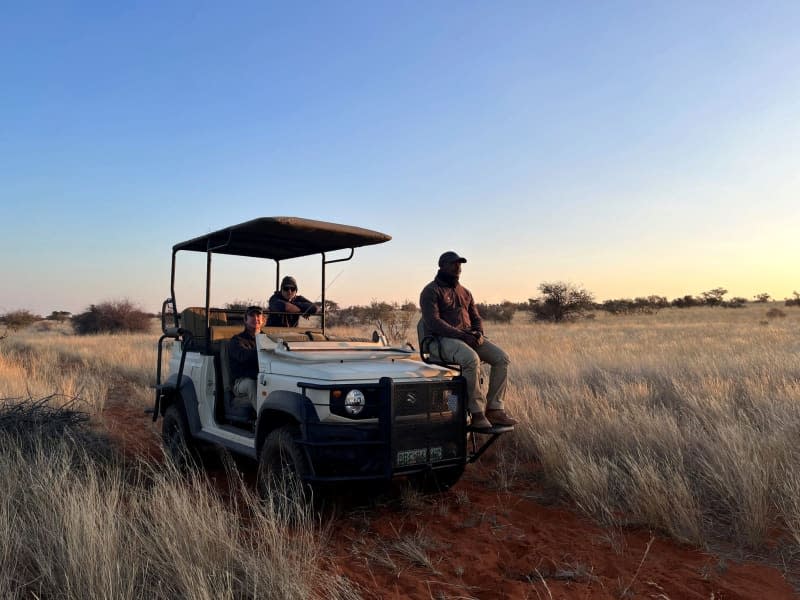 In the Tswalu reserve, people set off on safaris in smaller, more fuel-efficient off-road vehicles. Electric cars still have their limits here, however. Kristin Palitza/dpa