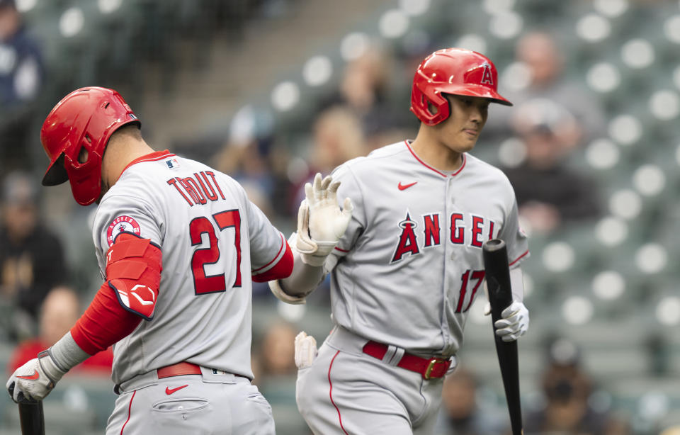 洛杉磯天使雙MVP Mike Trout（圖左）與大谷翔平。（Photo by Stephen Brashear/Getty Images）