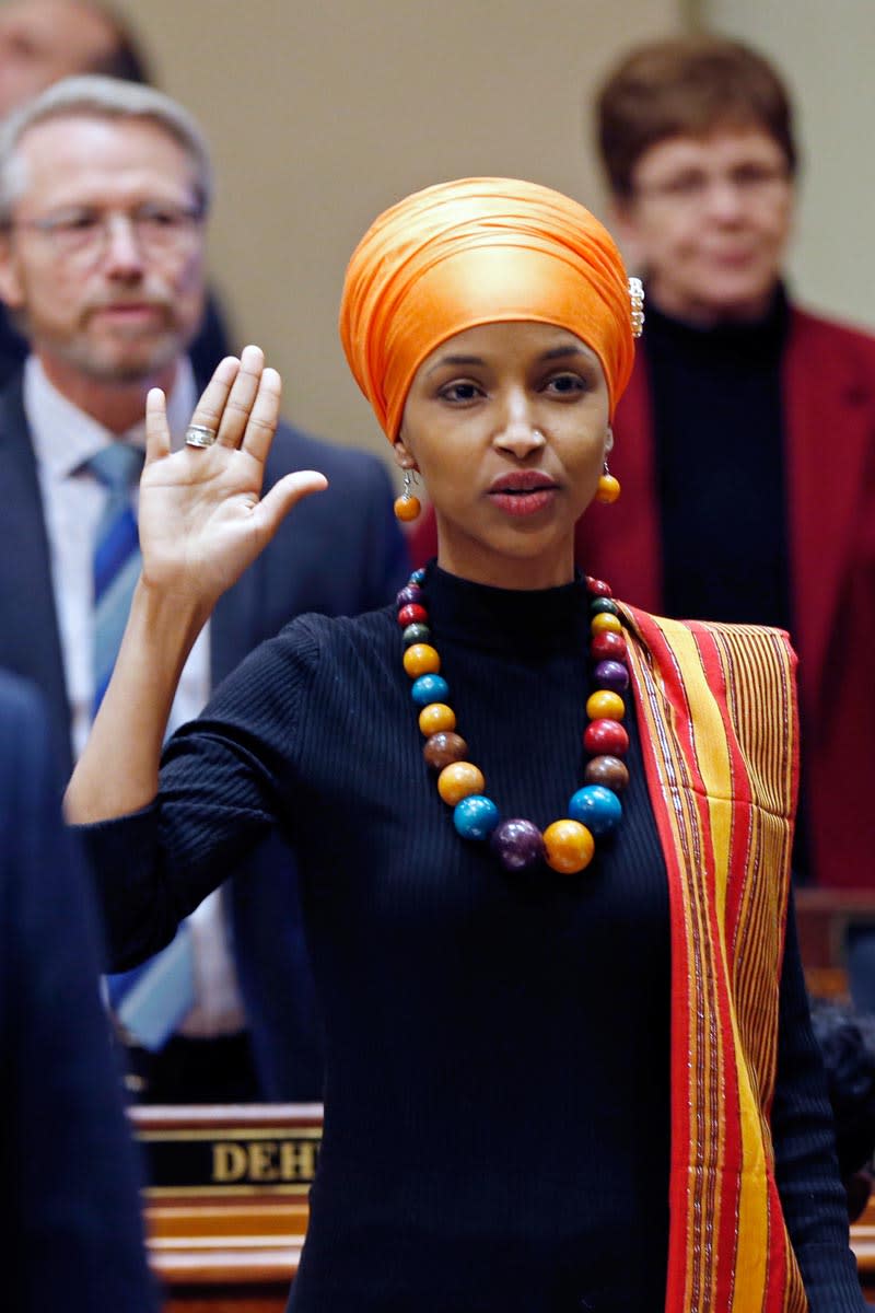 Platz 10: Ilhan Omar ist die erste somalisch-amerikanische Muslima, die zur Abgeordneten gewählt wird. Seit dem 8. November 2016 repräsentiert sie den Distrikt 60B aus Minneapolis, und zwar im Abgeordnetenhaus in Minnesota. Doch Omar ist nicht die einzige Frau, die es ins "Firsts"-Ranking des "Time Magazines" geschafft hat. Diese Vorreiterinnen beeindrucken ebenfalls mit ihren Leistungen. (Bild-Copyright: Jim Mone/AP Photo)