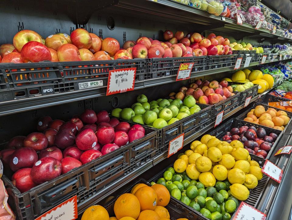 The new Sommers Discount Market at the Southeast Market Plaza in southeast Canton offers fresh fruits and vegetables. It's the first grocery store in the area in years.