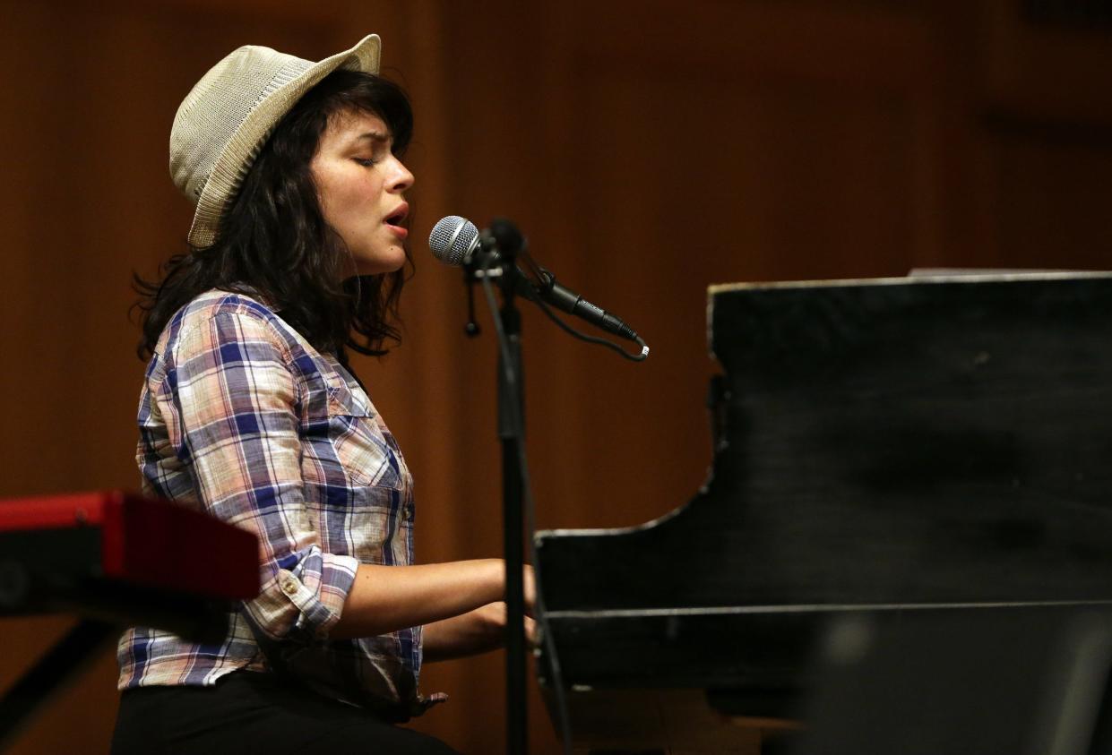 Norah Jones performing.