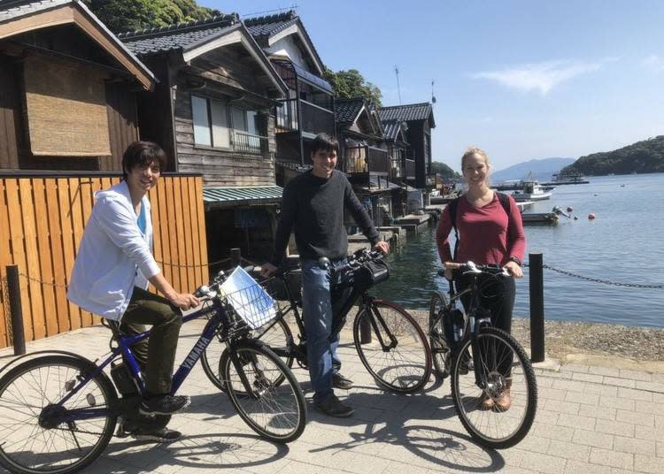 想要輕鬆逛整個船屋地區，租借腳踏車的E-BIKE非常的方便。