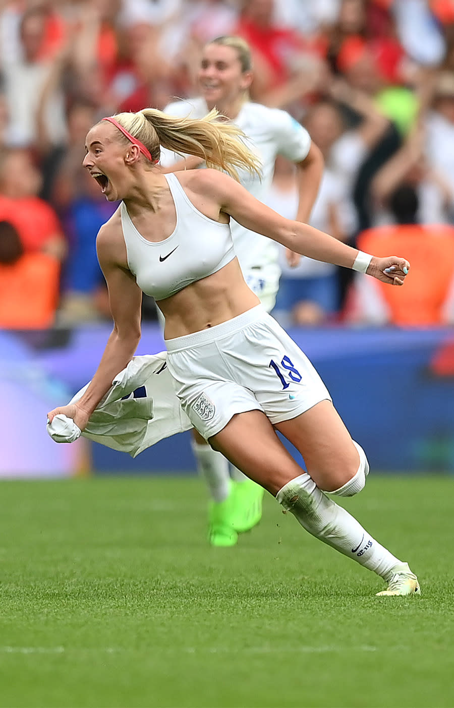 Chloe Kelly celebrating scoring in the Women's Euro 2022 final in her sports bra 