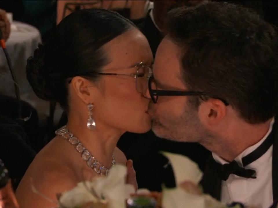 Ali Wong and Bill Hader kissing at the 2024 Golden Globes.