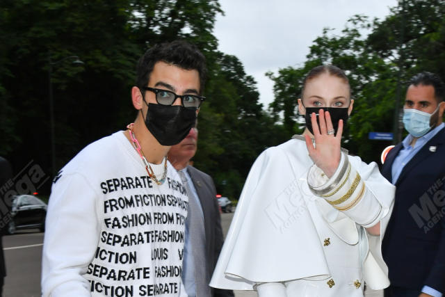 Diane Kruger Street Style  Louis vuitton monogram, Louis vuitton