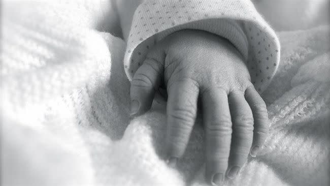 蒙哥馬利2004年將年僅23歲懷有８個月大女嬰的史蒂妮特勒斃，並剖腹奪走女嬰。（示意圖／翻攝自pixabay）